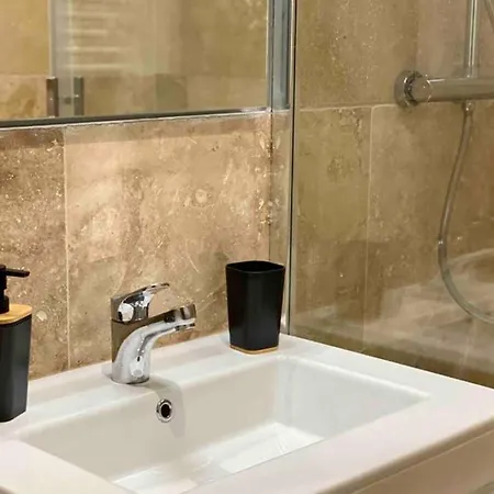 Proche Gare Neuf, Ambiance Highland Apartament